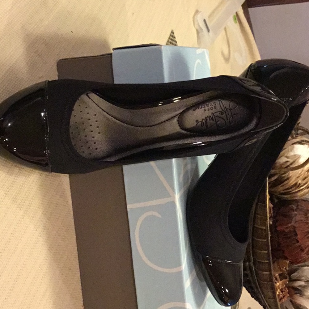 Life Strides NIB Black 2” Heels, size 8